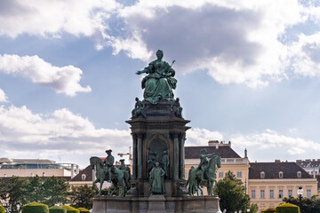 Obraz premium Monument of Empress Maria Theresa in Vienna with equestrian statues