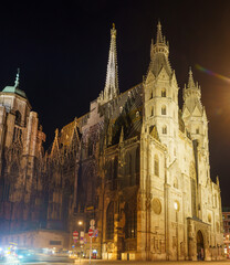 Fototapeta premium St. Stephen's Cathedral in Vienna illuminated at night