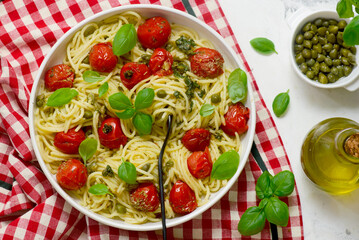 Roasted tomato and basil pasta.style hugge