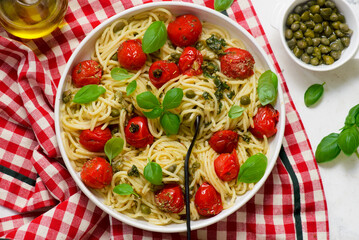 Roasted tomato and basil pasta.style hugge