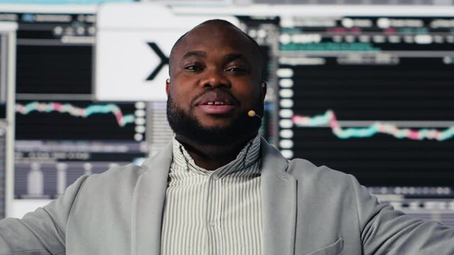 African american presenter hosting a business conference event to inspire vision, sharing insight on development strategy and offering new ideas for global expansion. Public speaker. Camera B. - Powered by Adobe