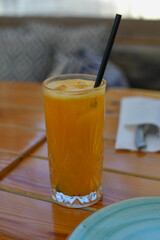 orange juice, fresh juice, citrus drink, vitamin C, healthy beverage, refreshing, breakfast drink, summer refreshment, natural juice, organic, juicy, squeezed oranges, cold drink, glass of juice, brun