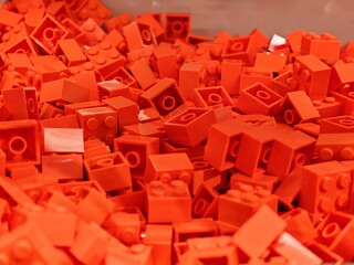 Obraz premium Apr 10, 2025 - Hong Kong: Pile of bright orange LEGO bricks scattered in a vibrant, uniform color.