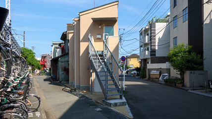 分かれ道に建つ狭小住宅