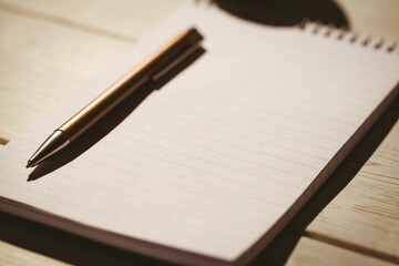 Obraz premium Close-up of book and pen on table