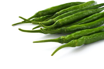 夏野菜　青唐辛子（青とうがらし, 青トウガラシ）白背景　コピースペースあり　Green chili peppers (green pepper,chile verde) white background, copy space available
