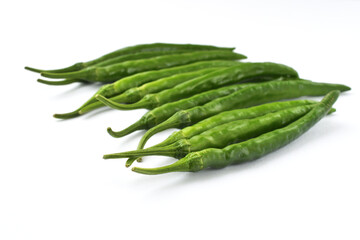 夏野菜　青唐辛子（青とうがらし, 青トウガラシ）白背景　コピースペースあり　Green chili peppers (green pepper,chile verde) white background, copy space available
