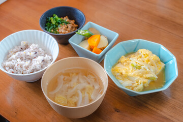 Healthy Japanese Breakfast with Tofu Egg Dish and Multigrain Rice / 豆腐の卵とじと雑穀米の健康的な朝食
