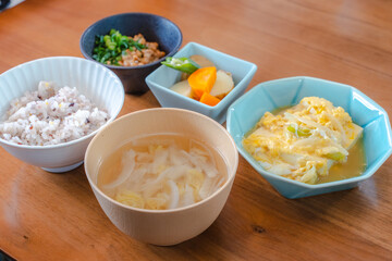 Healthy Japanese Breakfast with Tofu Egg Dish and Multigrain Rice / 豆腐の卵とじと雑穀米の健康的な朝食
