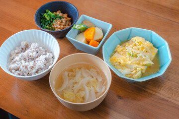 Healthy Japanese Breakfast with Tofu Egg Dish and Multigrain Rice / 豆腐の卵とじと雑穀米の健康的な朝食
