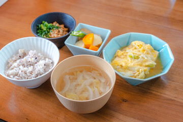 Healthy Japanese Breakfast with Tofu Egg Dish and Multigrain Rice / 豆腐の卵とじと雑穀米の健康的な朝食
