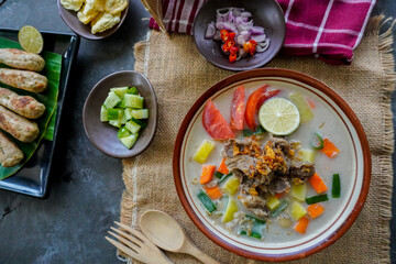 Soto Betawi is a traditional food from Jakarta, consisting of a mixture of coconut milk and milk sauce, meat, offal, carrots, potatoes, lime and spices.