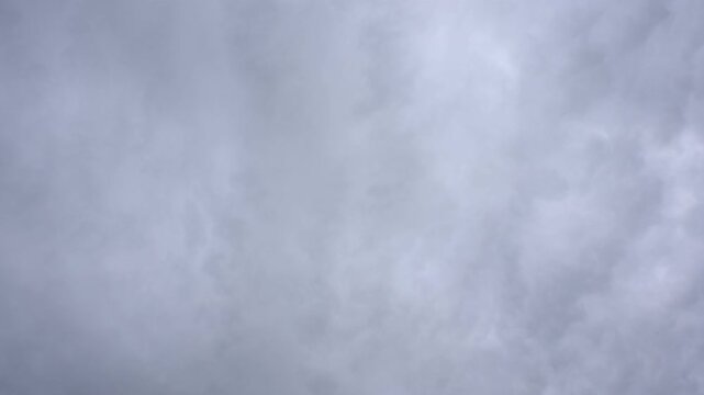 曇っている青空