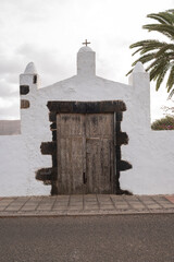 Calle tranquila en el casco histórico de La Oliva, Fuerteventura