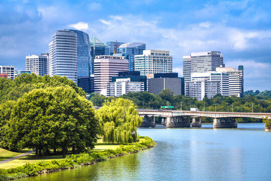 Fototapeta Washington DC, USA. City of Arlington in Northern Virginia skyscrapers view from Washington bridge
