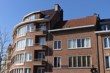 Bâtiment pris en été à Bruxelles