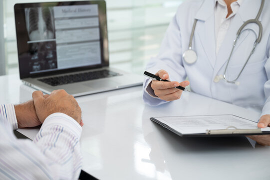 doctor basic physical examination general and ask patient's symptoms with health history.