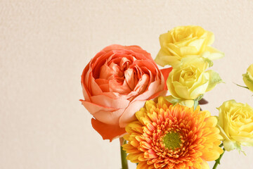 薔薇とガーベラ