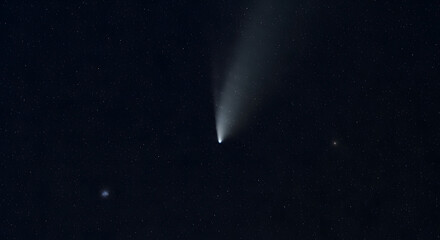 Brilliant comet streaking across a dark sky full of stars creates a celestial event, evoking wonder and inspiring astronomical awe.