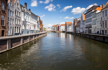 canal in bruges belgium