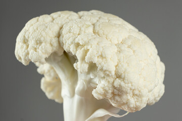 Close-Up of Raw Cauliflower Head with Natural Texture and Detail.