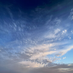 Obraz premium The sky is blue with clouds