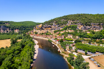 The village of La Roque Gageac seen from the Dordogne. Dordogne. New Aquitaine