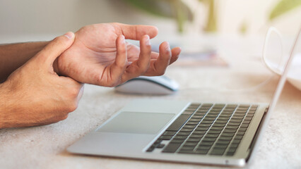 Working too much - suffering from a Carpal tunnel syndrome