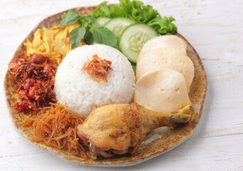 Nasi uduk is a dish made from diaroned white rice steamed with coconut milk, and seasoned with nutmeg, cinnamon, ginger, lemongrass leaves and pepper, which is popular in Betawi dishes