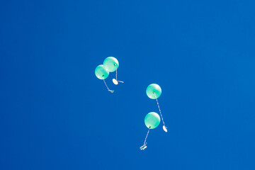 green ballons in the blue sky 