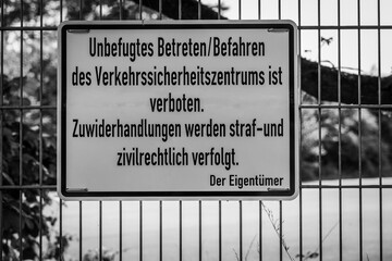 Zuwiderhandlung hinter Gitter