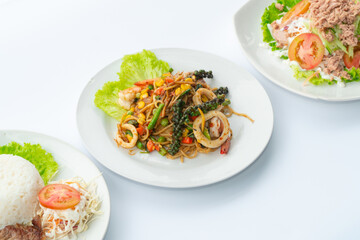 Spicy spaghetti with prawns and squid