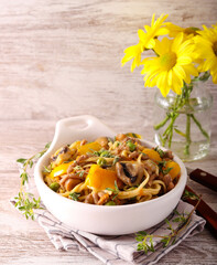 Mushroom and vegetable noodles