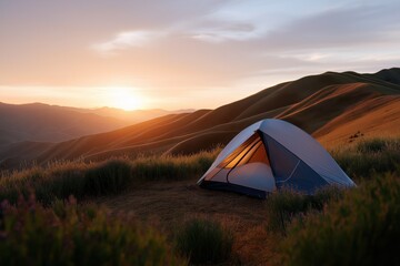 Obraz premium Solitary tent amidst rolling hills at sunrise