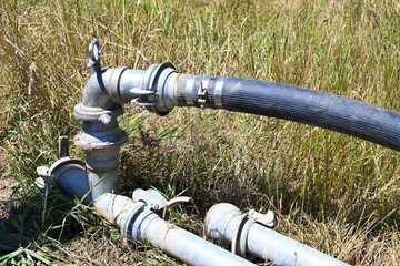 champs agriculture secheresse tuyau arrosage eau