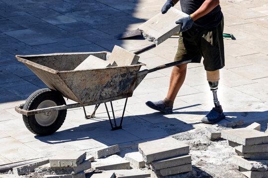 A man with a prosthetic leg works on a construction site.
Prosthetic leg.