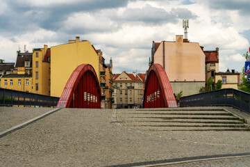 Most Biskupa Jordana w Poznaniu, kładka pieszo-rowerowa na rzece Cybinie, w granicach administracyjnych miasta Poznania, Polska.