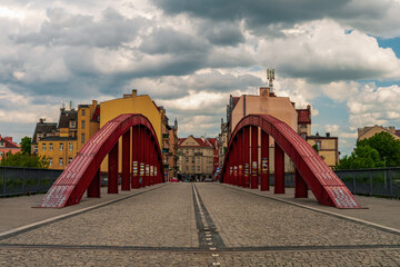 Most Biskupa Jordana w Poznaniu, kładka pieszo-rowerowa na rzece Cybinie, w granicach administracyjnych miasta Poznania, Polska.