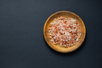 Himalayan pink salt - Lots of salt in pure crystals