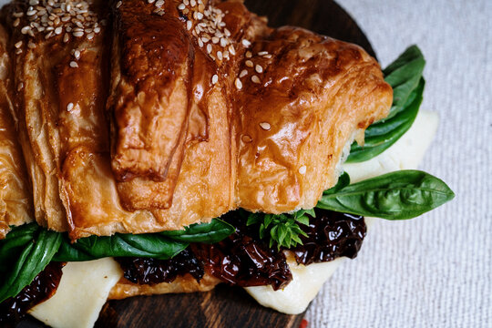 croissant grilled blueberries rugula
