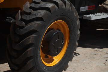 Pneu de Retroescavadeira