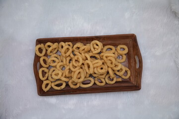 Butter murukku – also known as benne murukku, benne chakli or venna murukku. Murukku is a deep fried crisp snack made with rice flour and gram flour. Indian Tamil Traditional Tea Time Snack.