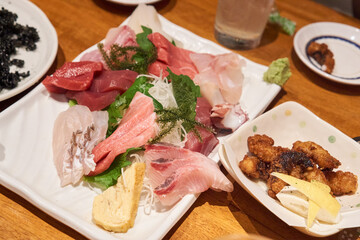 Foods and drinks in Ishigaki's famous izakaya Hitoshi