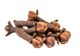 Whole cloves and ground cloves on a transparent background. PNG format for culinary and spice enthusiasts.