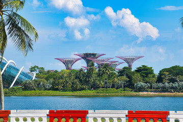 シンガポール・フライヤーから眺めるガーデンズ・バイ・ザ・ベイとフラワードーム　Gardens By The Bay from Singapore Flyer