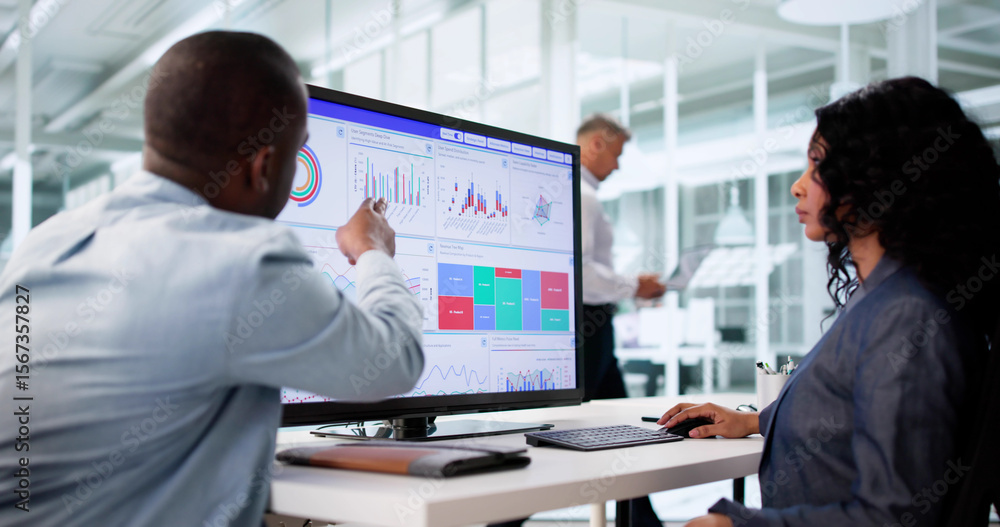 Aufkleber Predictive Analyst Team Using Multiple Data Screens