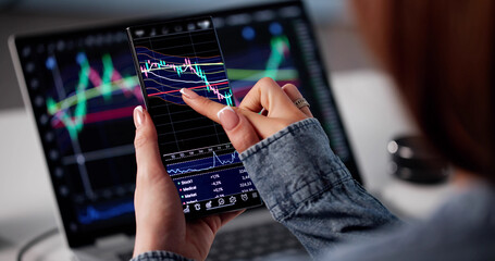 Smart Woman Trading Stock Market Online