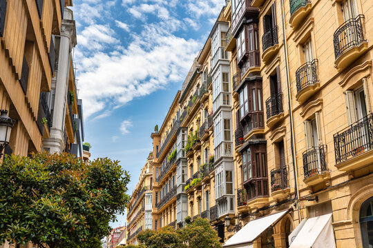 Fototapeta Picturesque streets with old buildings with balconies and windows typical in the city of San Sebastian, Guipuzcoa.