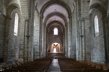 Fototapeta premium Eglise collégiale Saint-Pierre du Dorat, église romane, village Le Dorat, département de la Haute Vienne, France