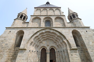 Eglise collégiale Saint-Pierre du Dorat, église romane, village Le Dorat, département de la Haute Vienne, France